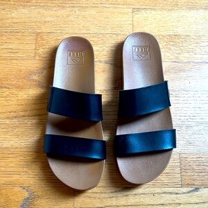 Reef cushion vista - black